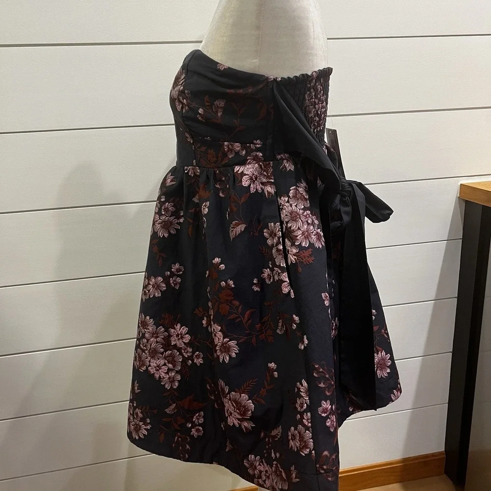 Free People Matilda Mini Dress Fit and Flare Floral Size Medium Strapless‎ NEW